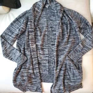 Wilfred gray/black/white asymetric vest